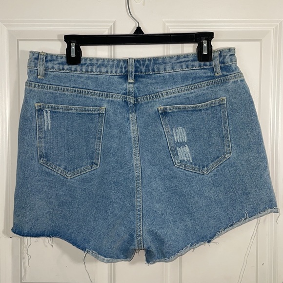 PrettyLittleThing Distressed Denim Shorts Size 12 - Picture 5 of 7